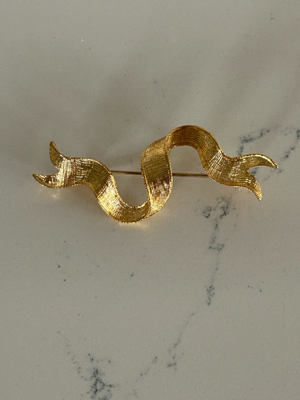 Vintage Gold Tone Ribbon Brooch/Pin